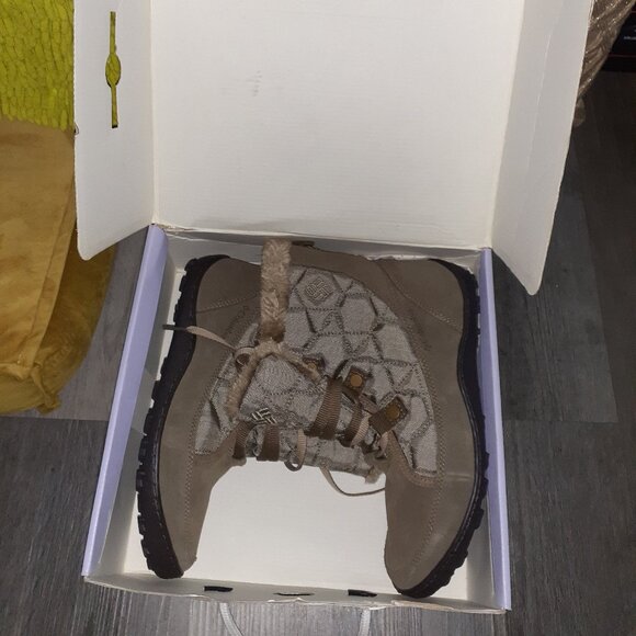 EASY SPIRIT COLUMBIA SNOW BOOTS 6.5W - Picture 2 of 10